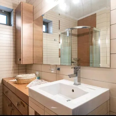 ταξιδιώτες Travellers Megalopolis